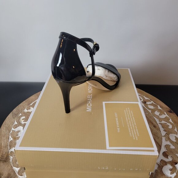 Michael Kors Simone Black Patent Leather Ankle Strap Heels W/Gold Buckle Size 8M - Picture 5 of 10